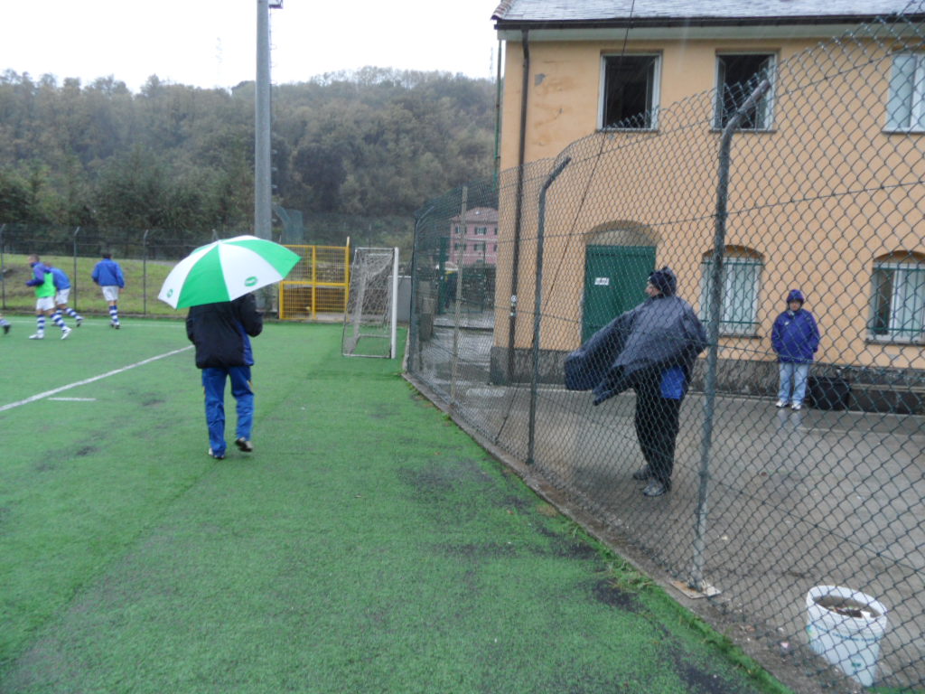 mister sotto la pioggia